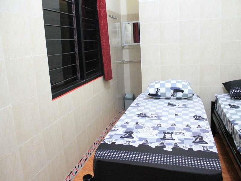 Tri Star Homestay Мадиун Экстерьер фото